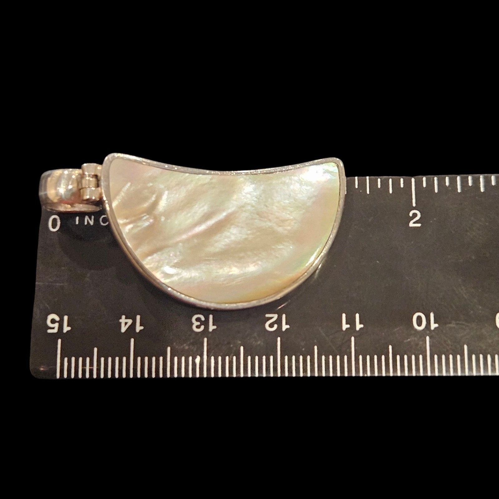 Vintage .950 Sterling Silver Mother of Pearl Crescent Moon Pendant – 7.69g