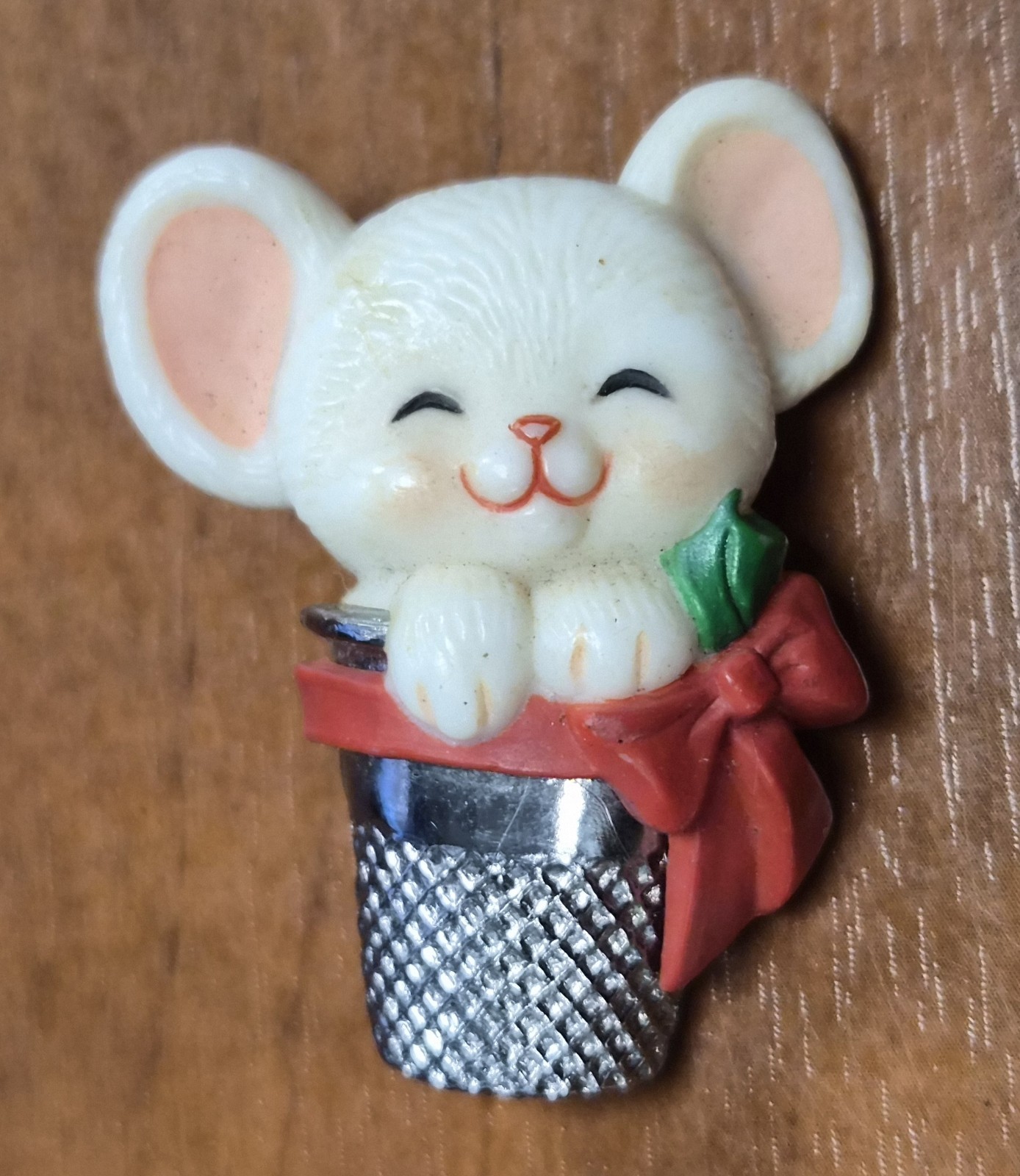 Vintage Signed 1983 Hallmark Cards Christmas Mouse in Thimble Pin / Brooch