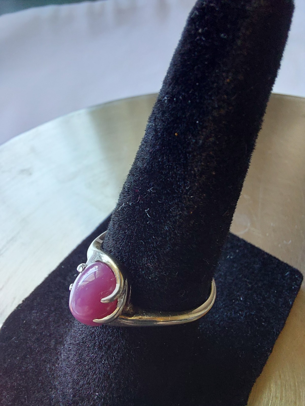Rare Vintage Beauty Pink 1.75ct Star Sapphire Ring is set in 14K White Gold.