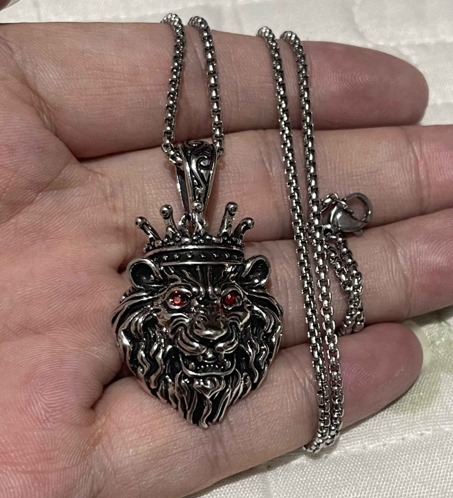 Calm Lion king Crown Animal Jungle Leo Men Cubic Zirconia Pendant silver-plate