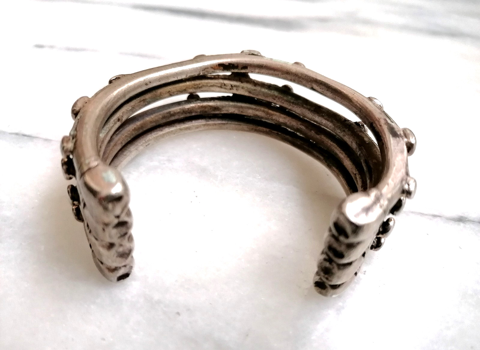ANTIQUE SPECTACULAR ETHNIC HORSESHOE BRACELET ASHLAR, NUBIA, 1900.