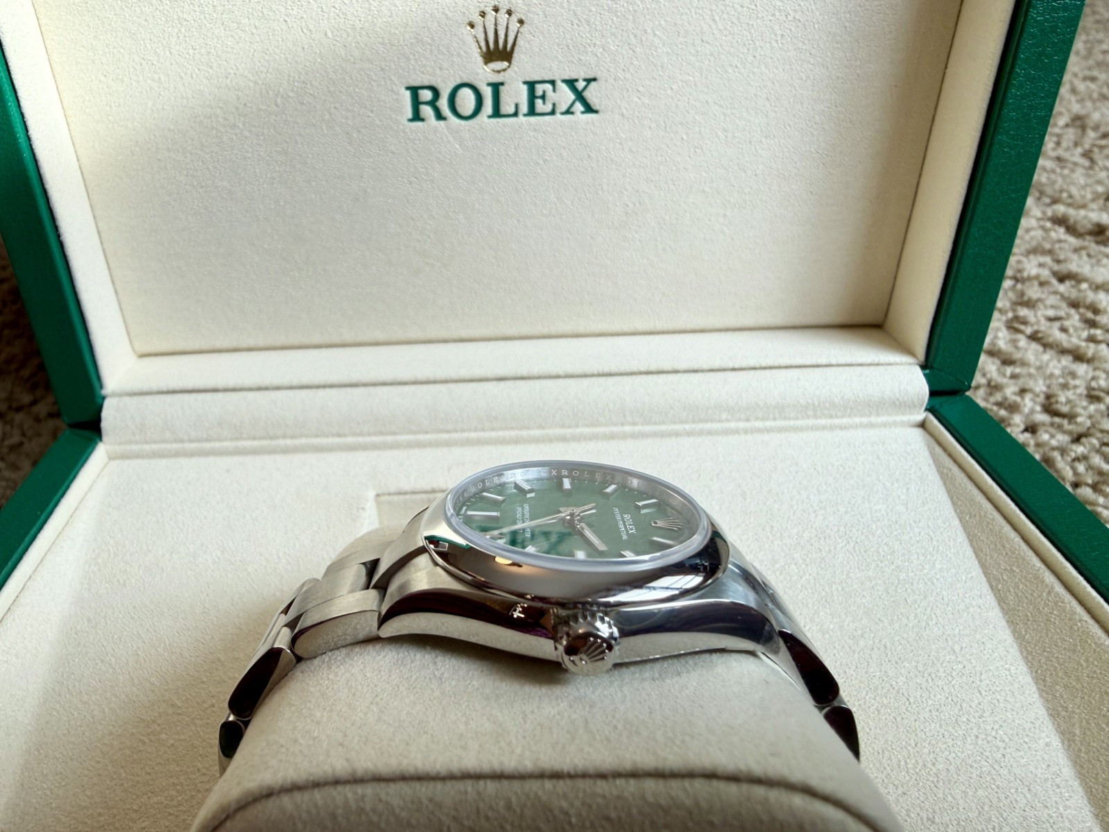 NEW Jan 2026 Rolex Oyster Perpetual 277200 31mm Green UNWORN