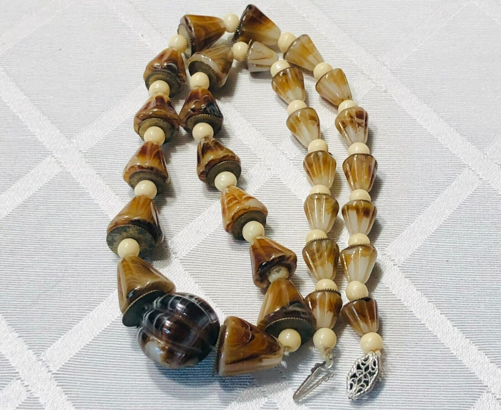 VINTAGE 10K GRADIATED CONCH SHELL NECKLACE W/ PEARL SPACERS 16″ – ONE OF A KIND!