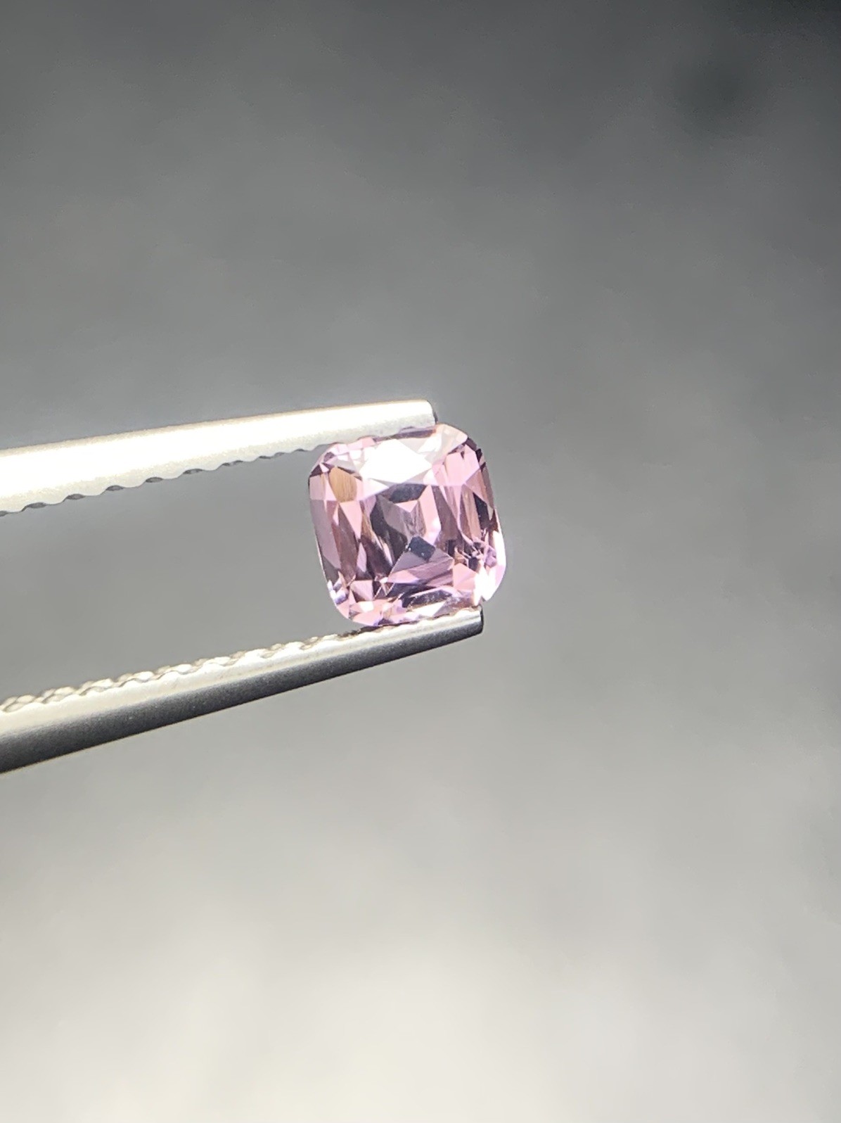 0.33/Ct,Natural Lavender Tajik Pink Spinel ,Cushion shape,H-saturation,E-Clean,