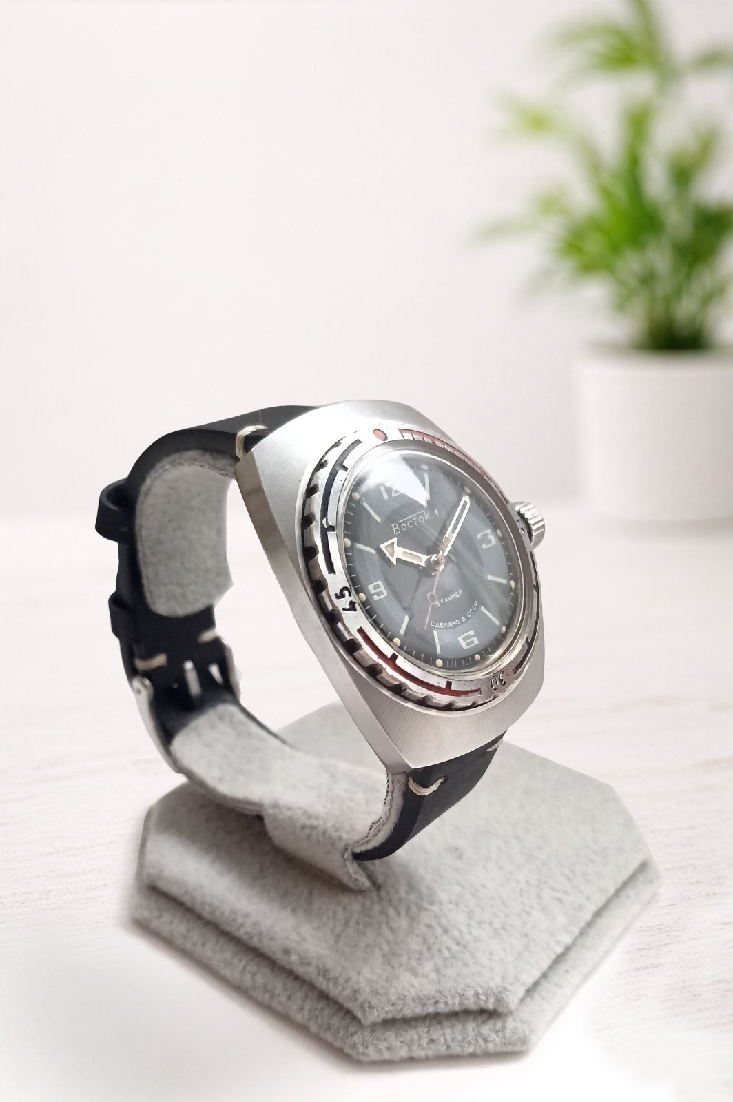 Soviet Vintage Vostok Amphibia Watch – 200m Diver – Mechanical Watch USSR
