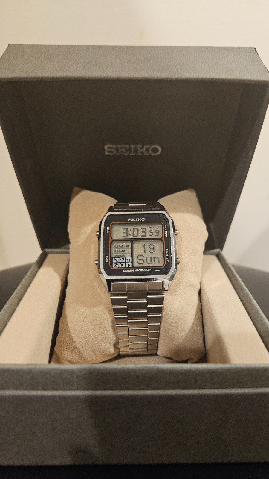 SEIKO D138-4000 Running Man Watch LCD Chronograph Alarm – Serviced with Box
