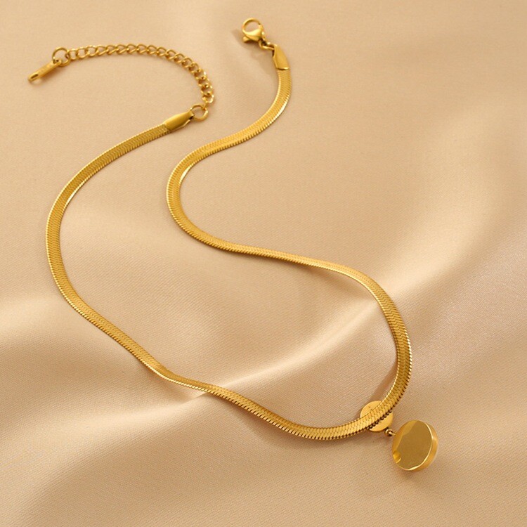 Woman 18k Gold Plated Stainless Steel Round Pearl Charm Flat Snake Chain