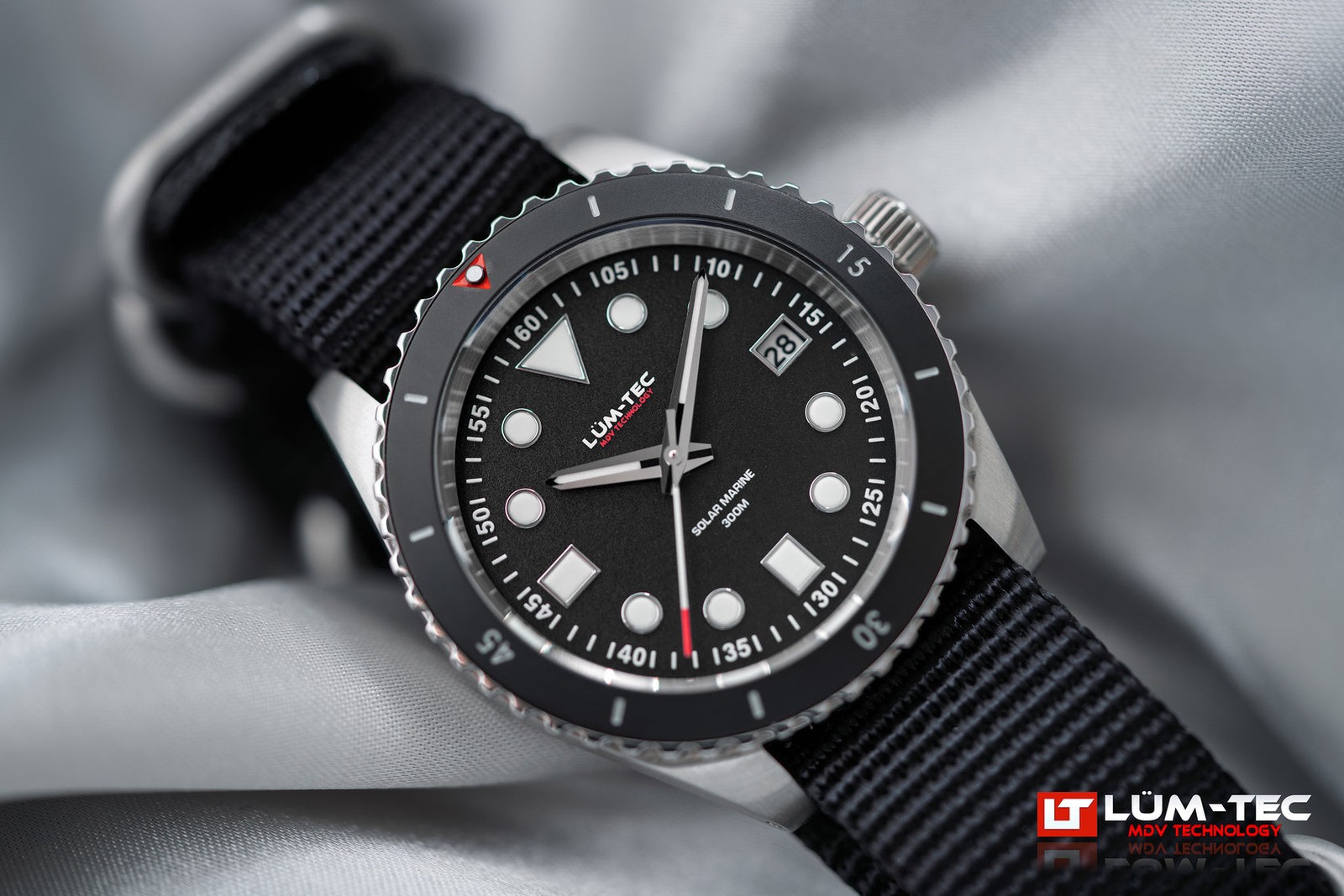 Lum-tec Dive Solar Marine 5 Super-Luminova 300M dive US Made 39mm NIB w warranty