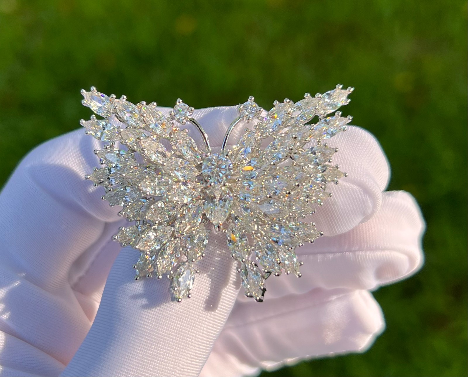 Brilliant Crystals Butterflybrooch pin
