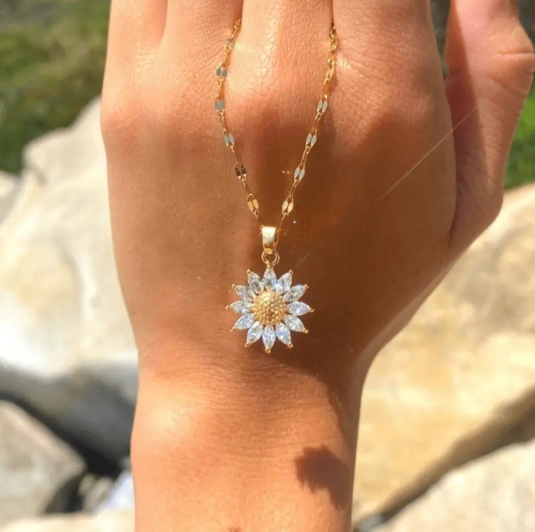 Women’s sunflower pendant necklace, 18K gold-plated stainless steel chain