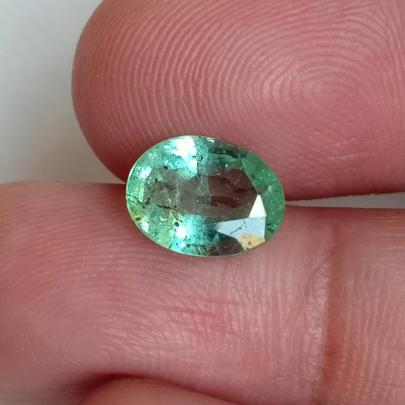 Earth Mined Zambian Emerald Oval Shape Unheated Untreated Loose Gemstone 1.38 Ct