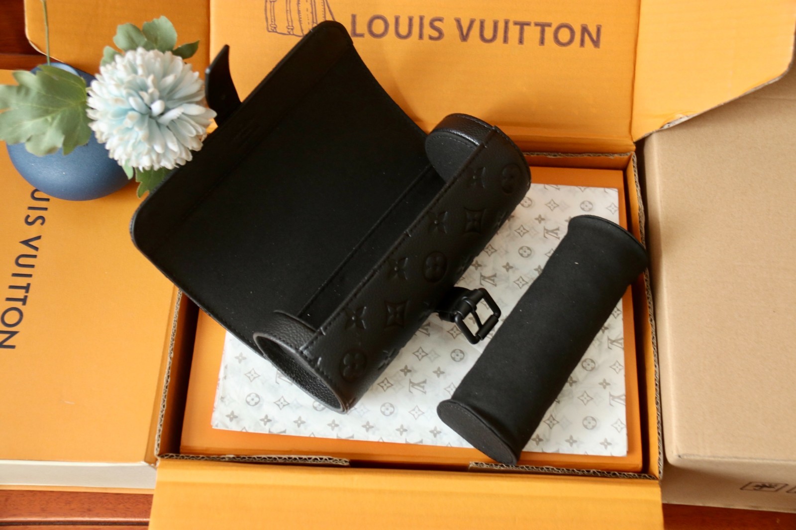 LouisVV – Watch Roll Case M47530 – 20x8x8cm – NEW