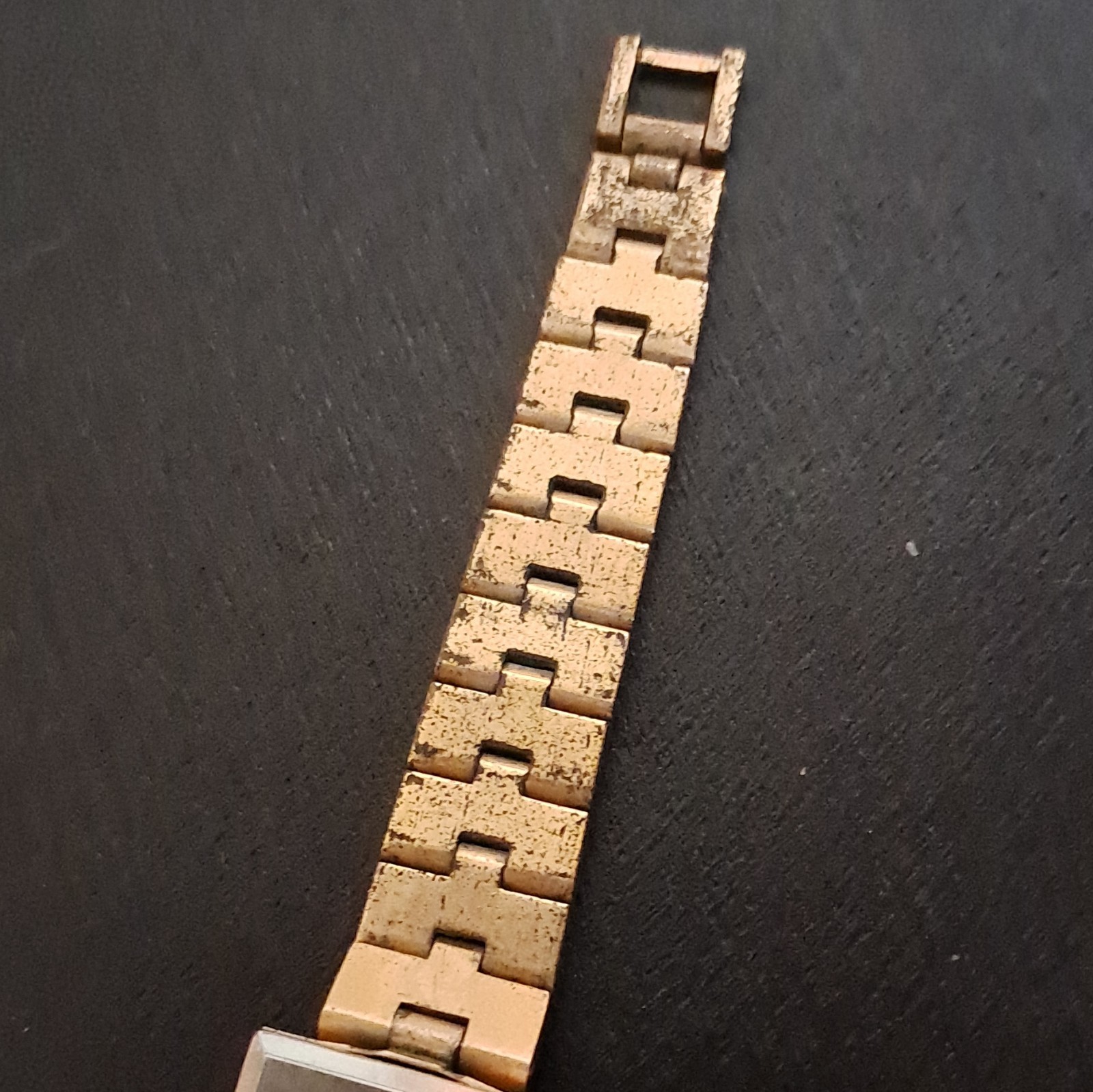 Westclox 17-Jewel Manual Wind Dress Square Tank Watch Gold Bracelet Gold Dial