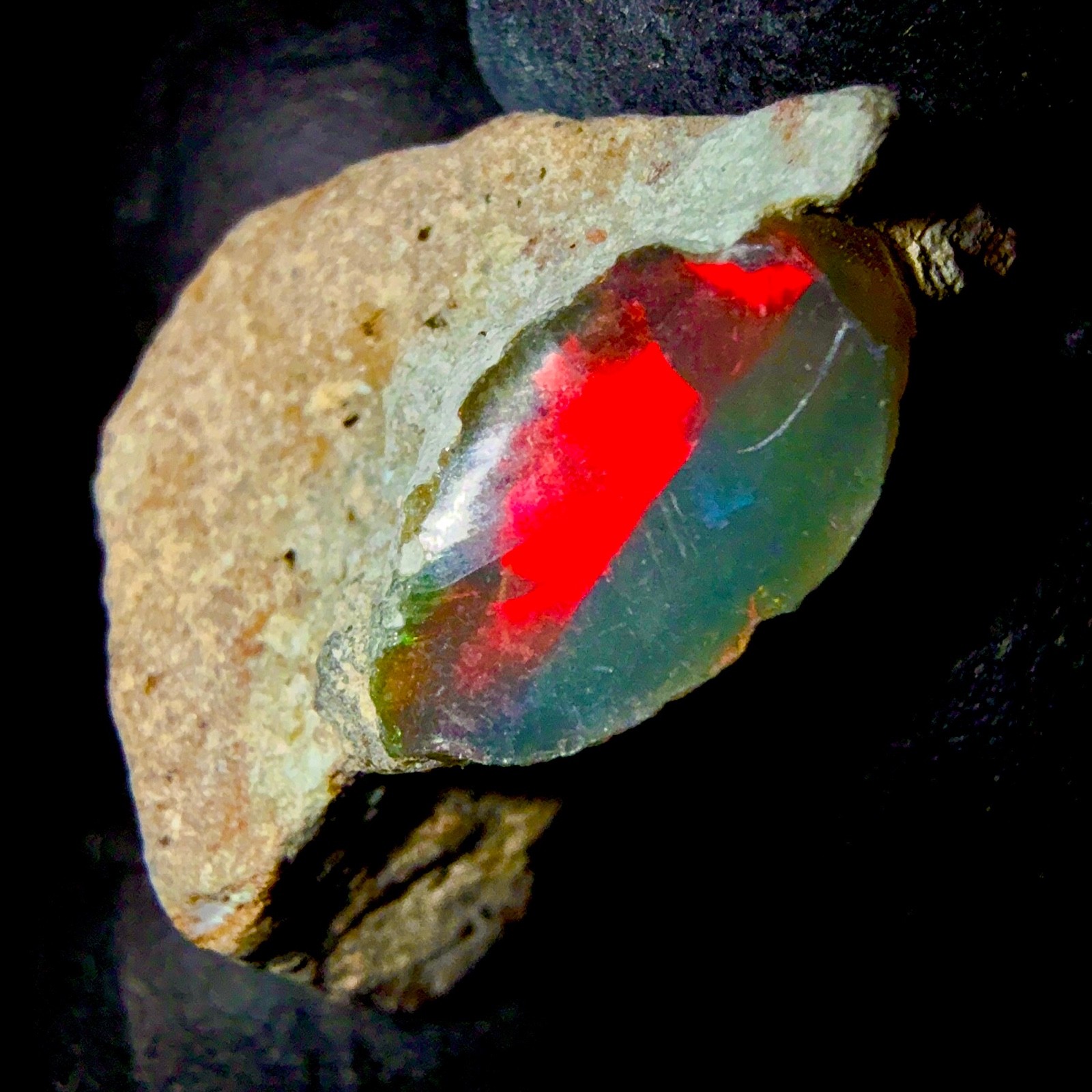 Ethiopian Opal rough, Natural opal, gemstone Black Dry Fire opal 13 Ct 20×15 mm