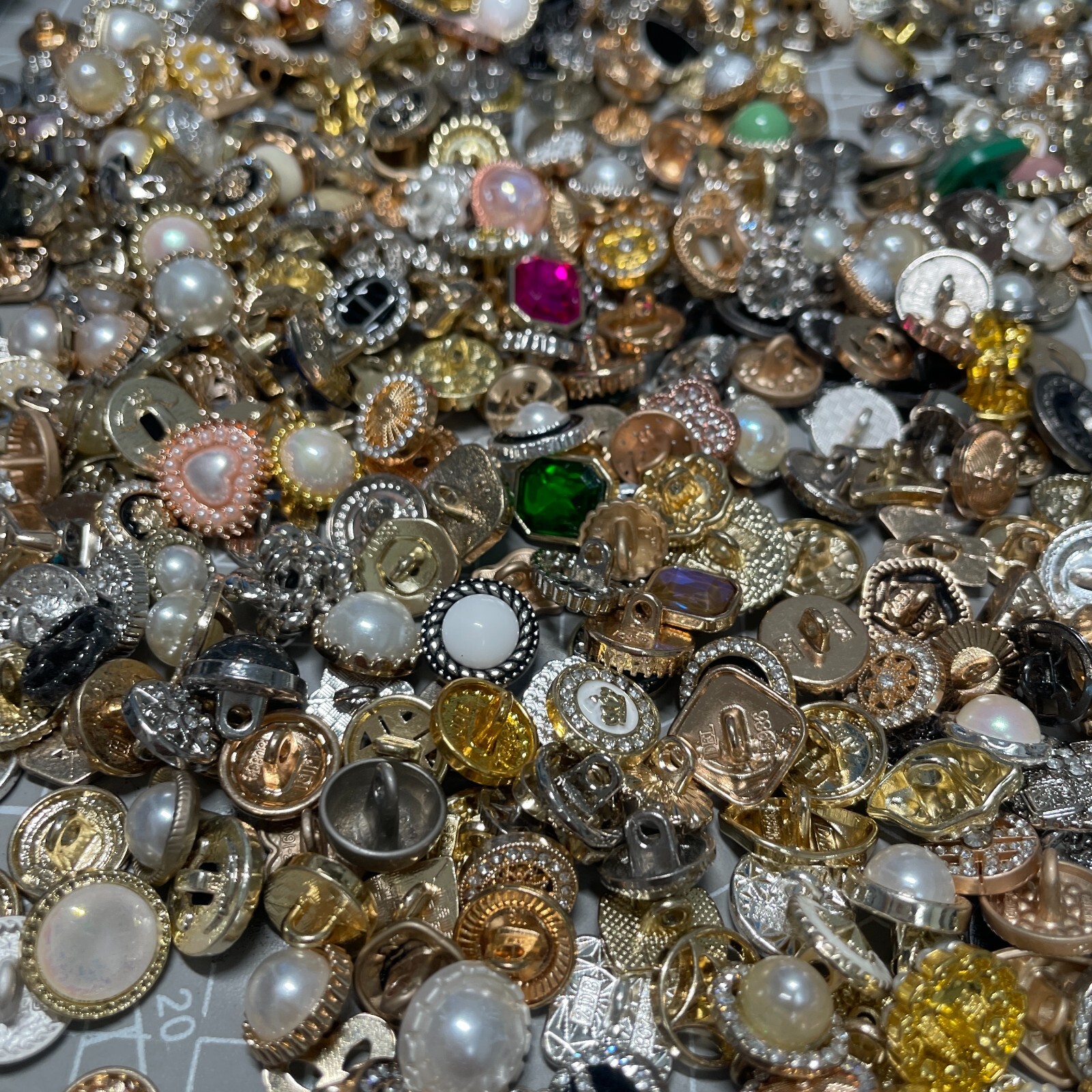 Vintage-now Costume Jewelry makeing Lots button Read Description 50pcs