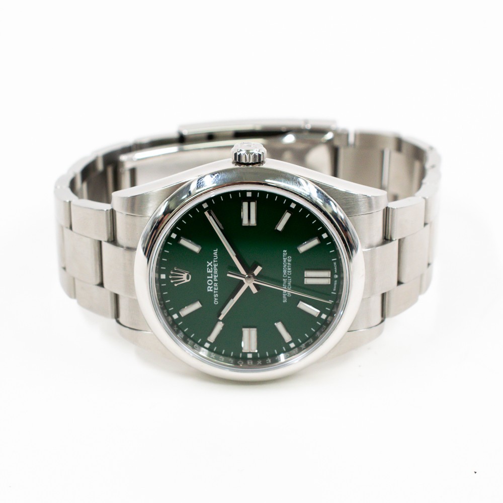 Rolex Oyster Perpetual 41 124300 Green Dial Stainless Steel Watch Box Papers