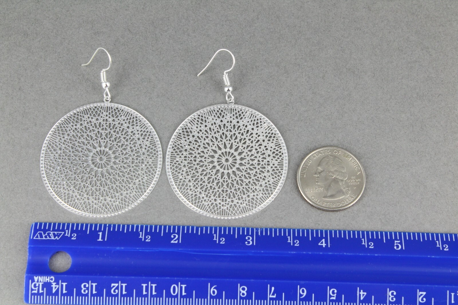 Silver filigree circle earrings medallion disc 1 5/8″ wide Very lightweight