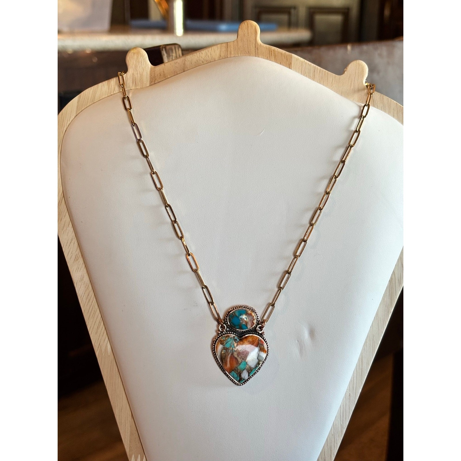 Mohave Turquoise Spiny Oyster in Copper w Paper Clip Chain