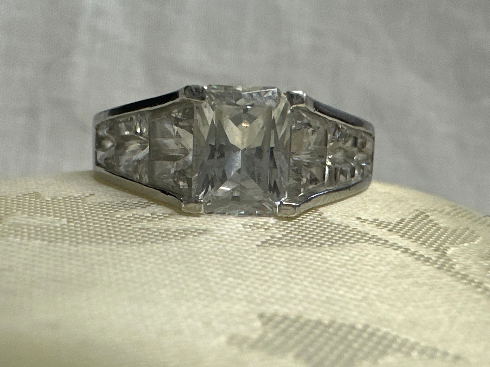 Sterling Silver Ring 5.67g Fine Jewelry Sz 9.25 Band Clear Stones