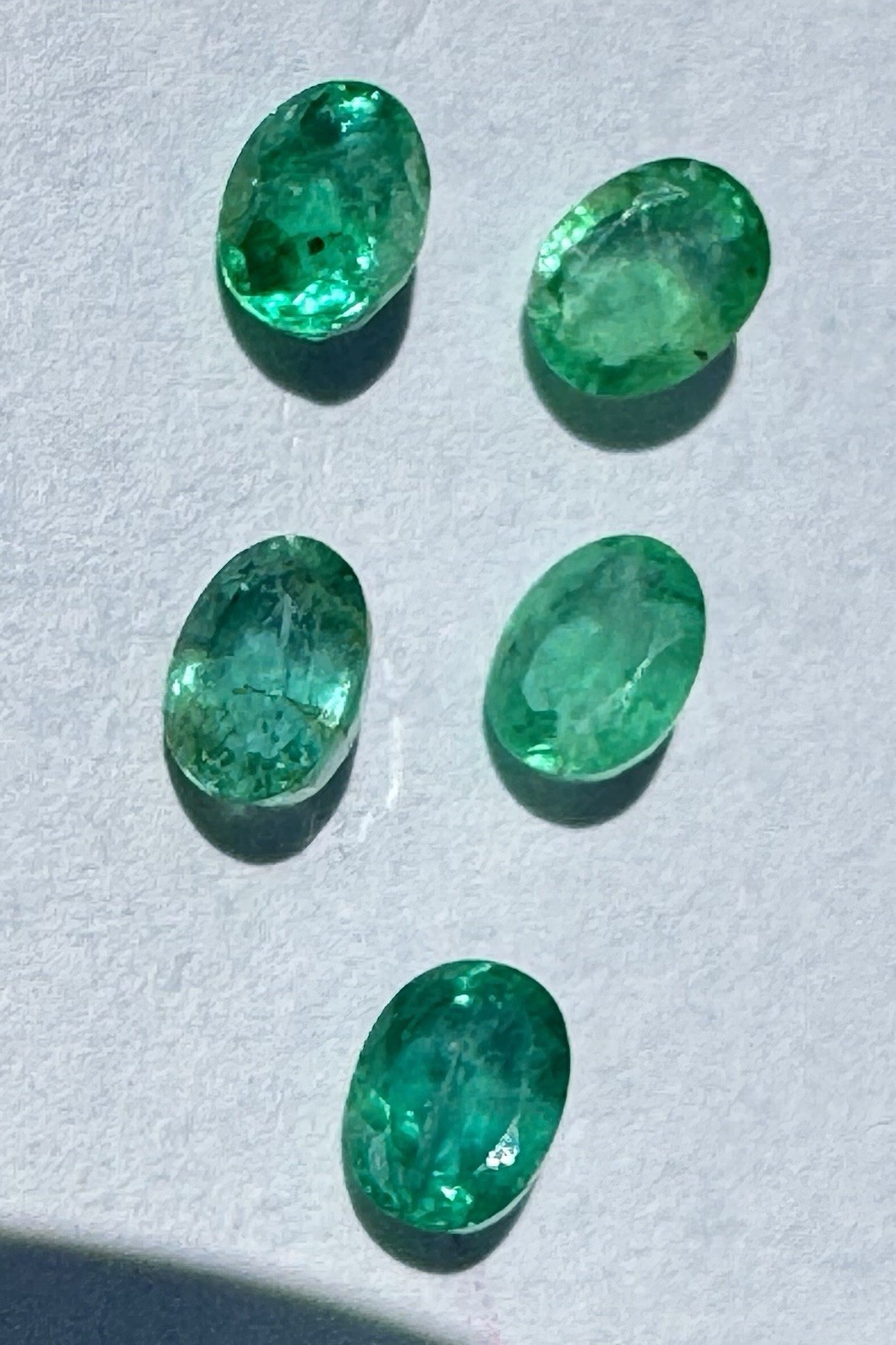 Natural 5 Beautiful Green Emeralds natural 1.06 CTs 4.2by3.2mm Oval