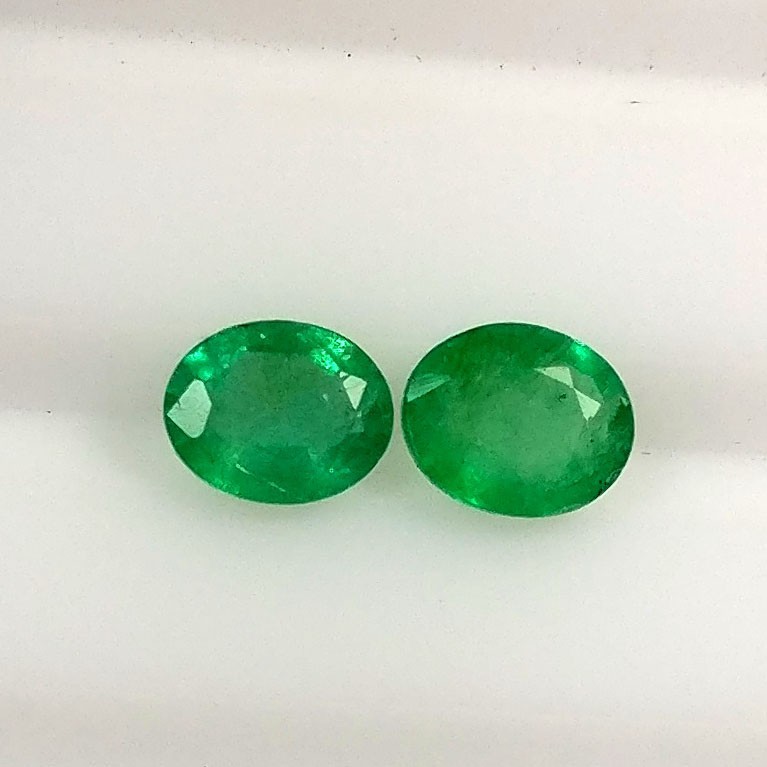 1.06ct Natural Emerald oval cut nice green good luster matching pair gems