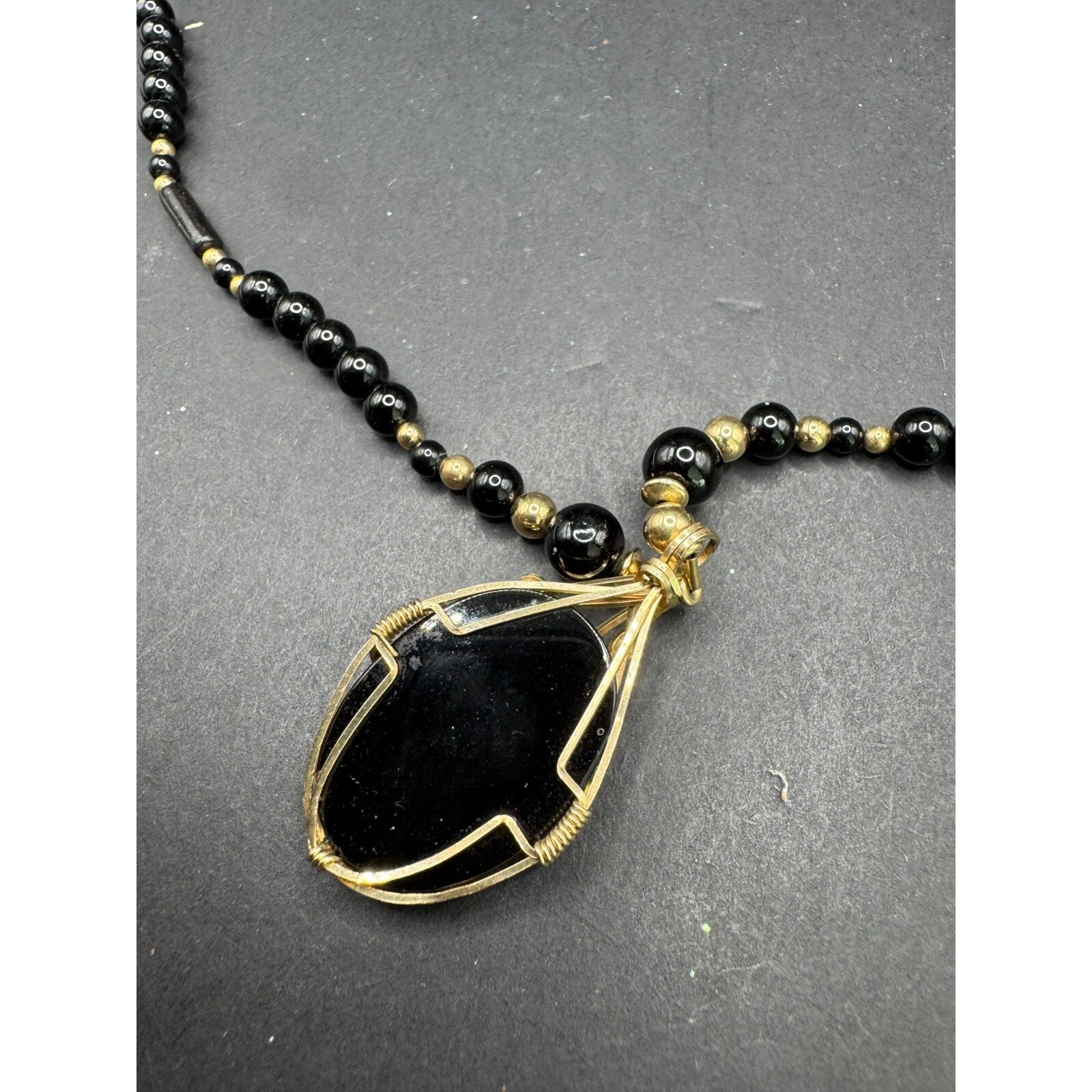 Vintage Stamped 14k Gold Filled Black Onyx Oval Pendant Beaded Necklace 23.5″