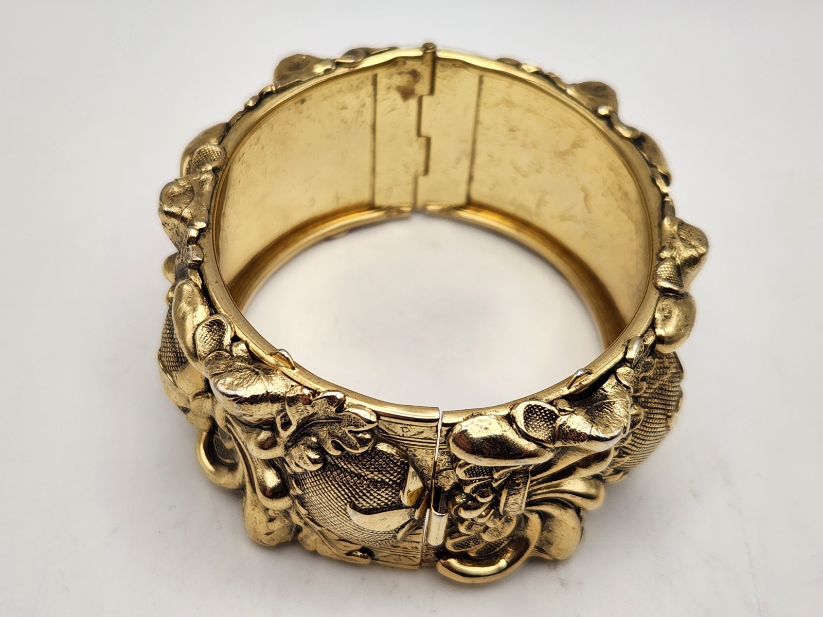 Whiting & Davis Signed Vintage Ornate Bangle Bracelet Hinged Gold Tone Push Lock