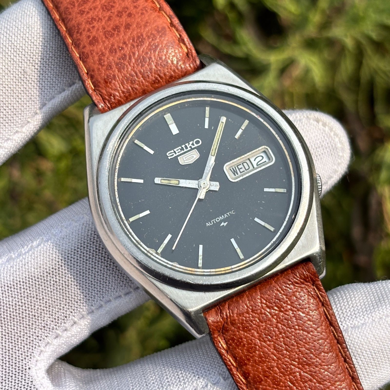 Vintage Seiko 5 Automatic Dress Formal Black Dial Japan Made Men Watch 7009-8760