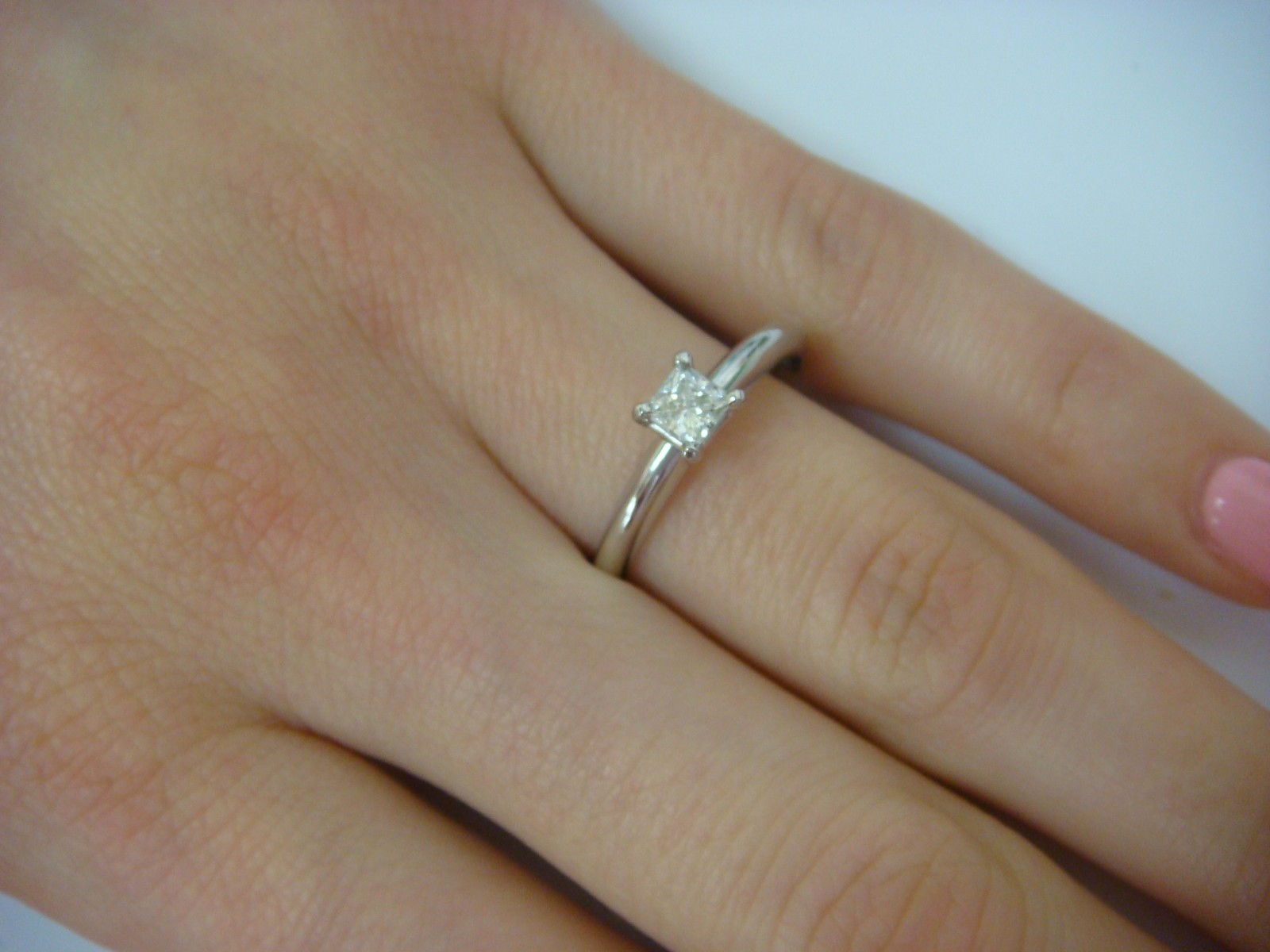 GIA VVS2 E-COLOR 0.27CT PRINCESS CUT CLASSIC ENGAGEMENT RING IN PLATINUM SETTING