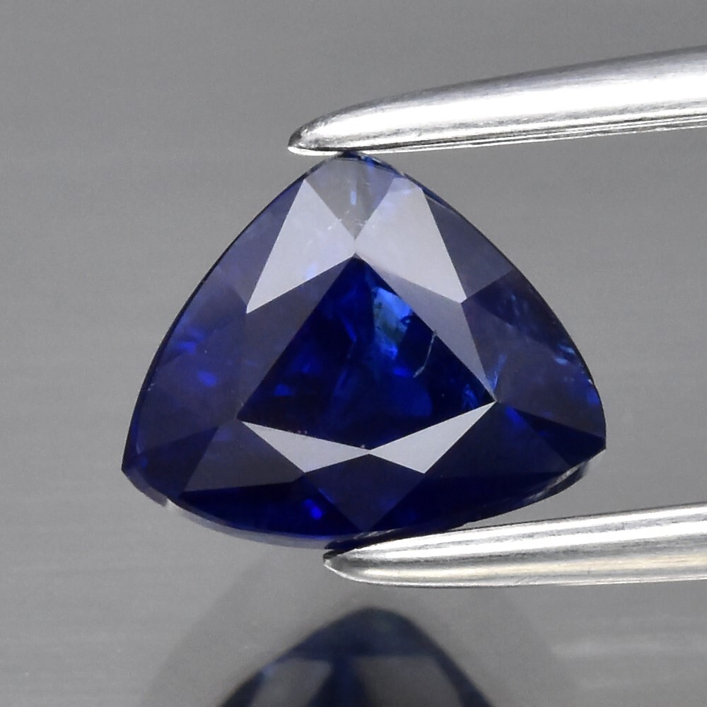 1.03ct 6.3×5.2mm Trillion Primary Blue Color Sapphire Unheated Mozambique