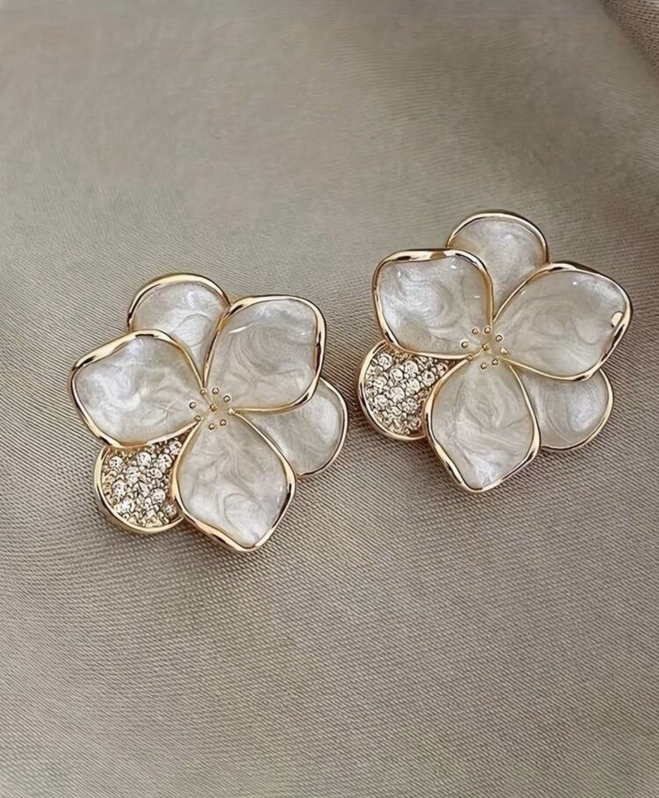 Gold-Tone White Flower Stud Earrings, Clear Crystal Accent, Metal/Plastic