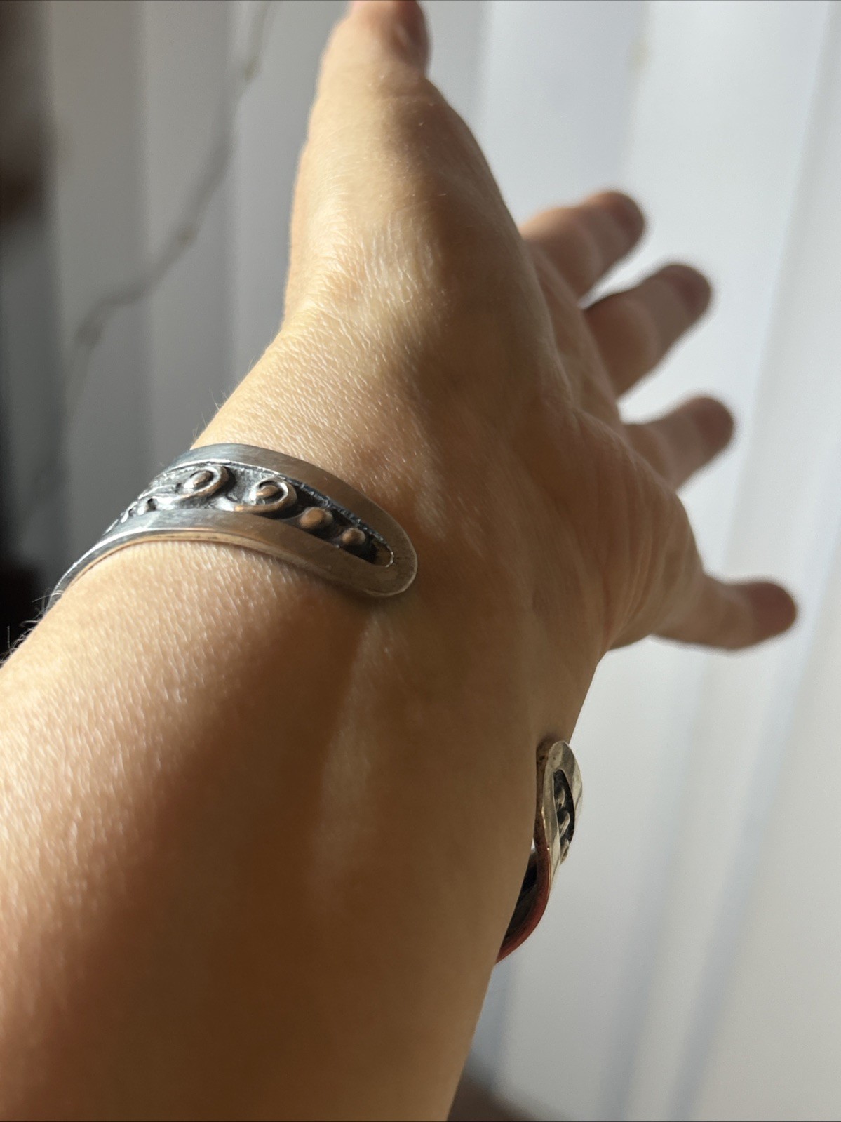 31. Ethnic SN 800 Silver Lotus Flower Motif Repousse Cuff bracelet 36.3g, 7 1/2″