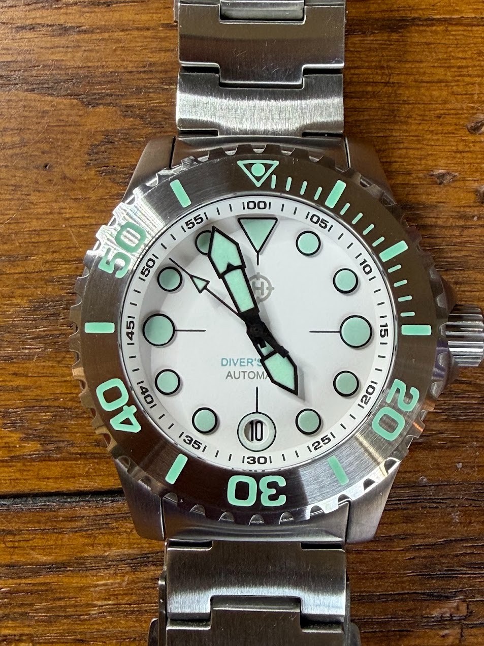 HELM Komodo 03AR3 40mm NH35 Automatic White Dial Sapphire 300m Box