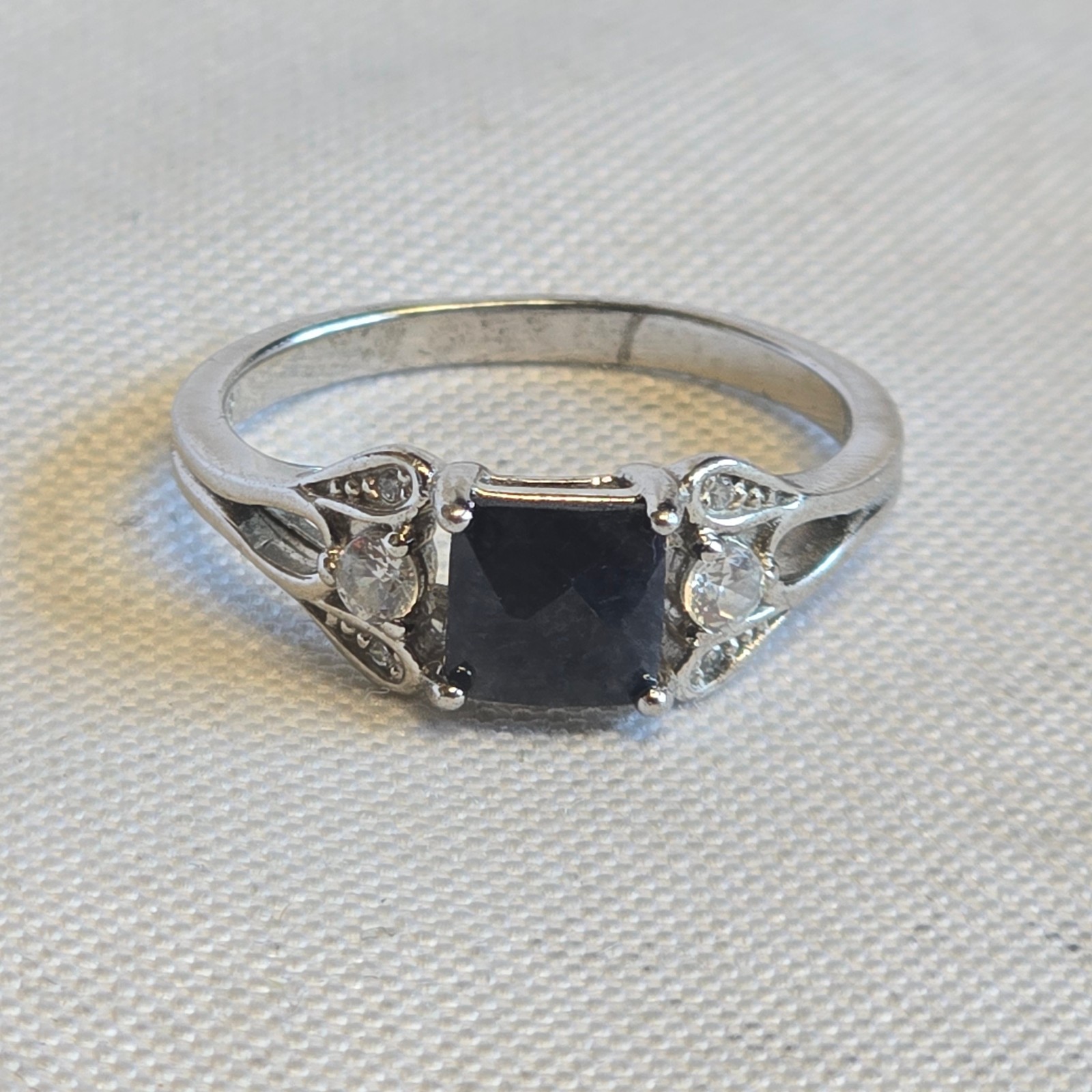 Sterling Silver Ring 2.82g Jewelry Size 8 Black & Clear Stones *READ*