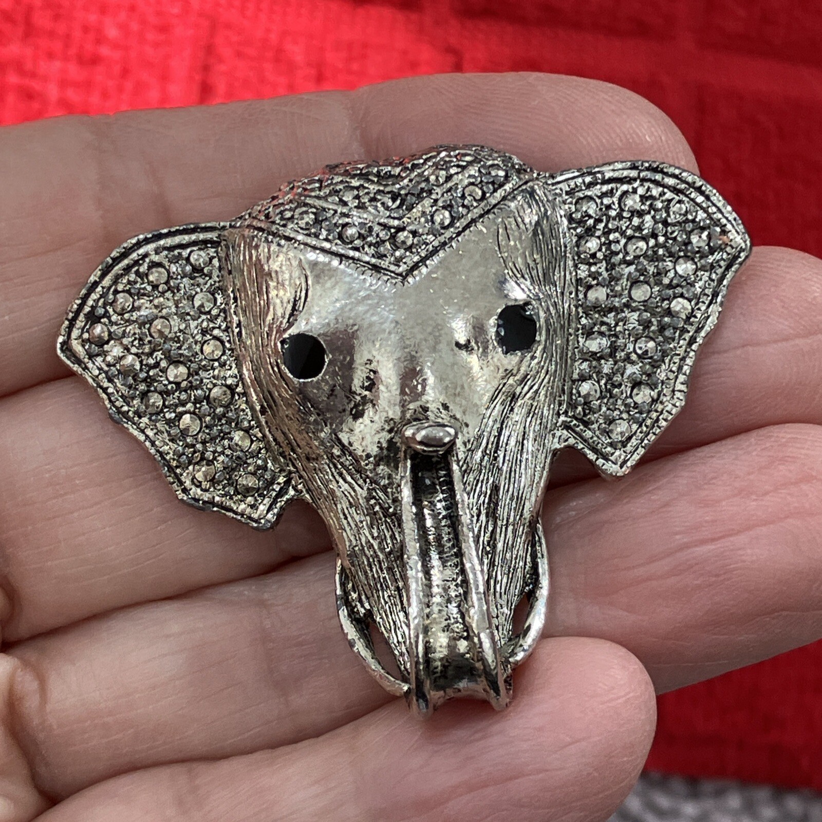 VINTAGE “ELEPHANT HEAD” PIN BROOCH