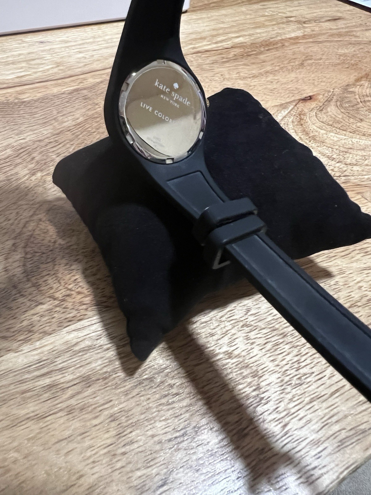 Kate Spade New York Analog Quartz 34mm Gold/White Black Silicone – Needs Battery