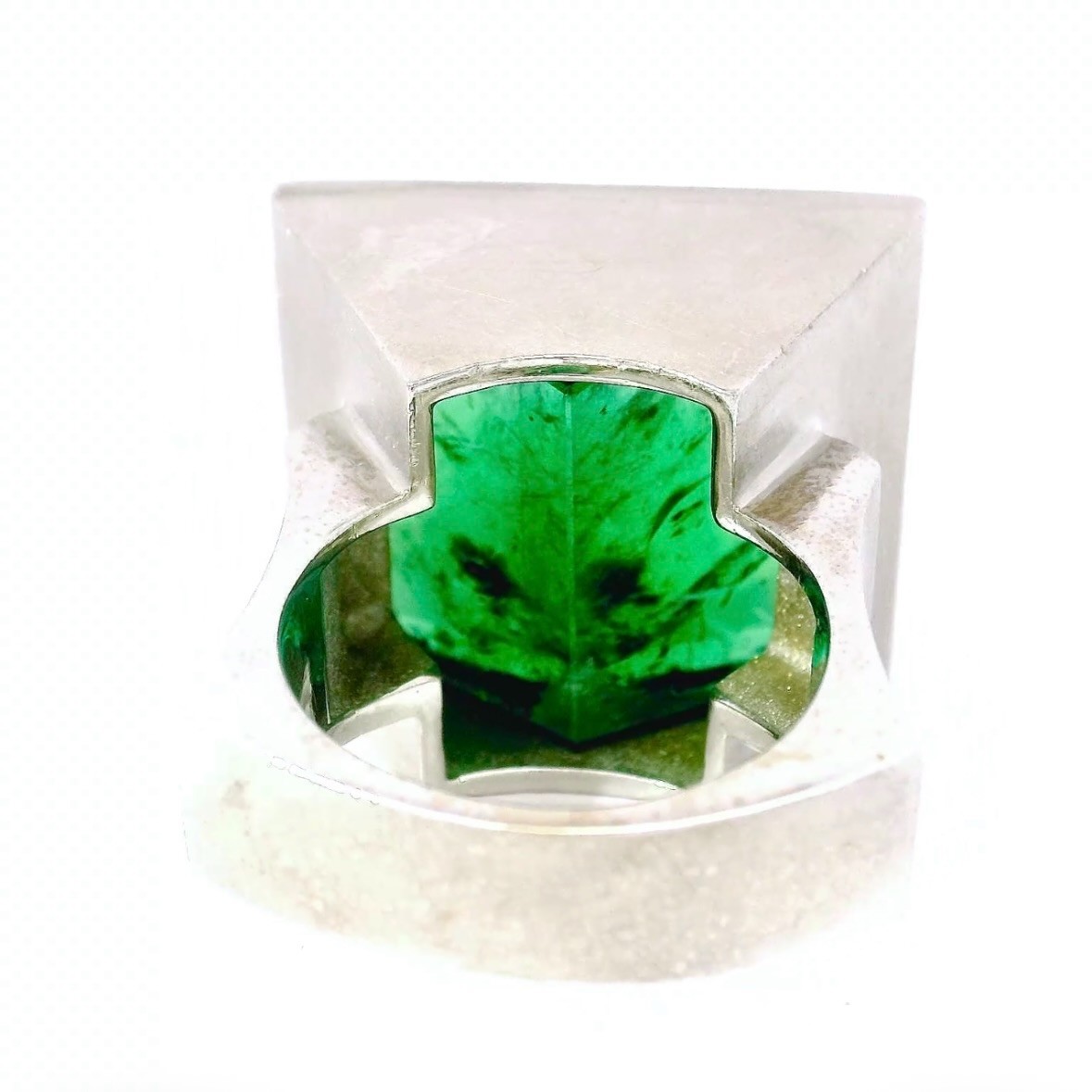 750 Tourmaline Ring in 18ct White Gold with Impressive Tourmaline