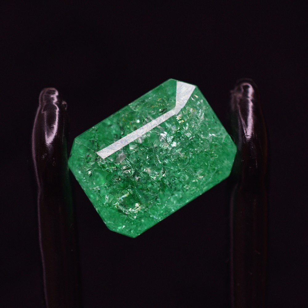 Natural Certified Emerald Cut 20.3 Ct Gemstone Green Emerald Unique Stone