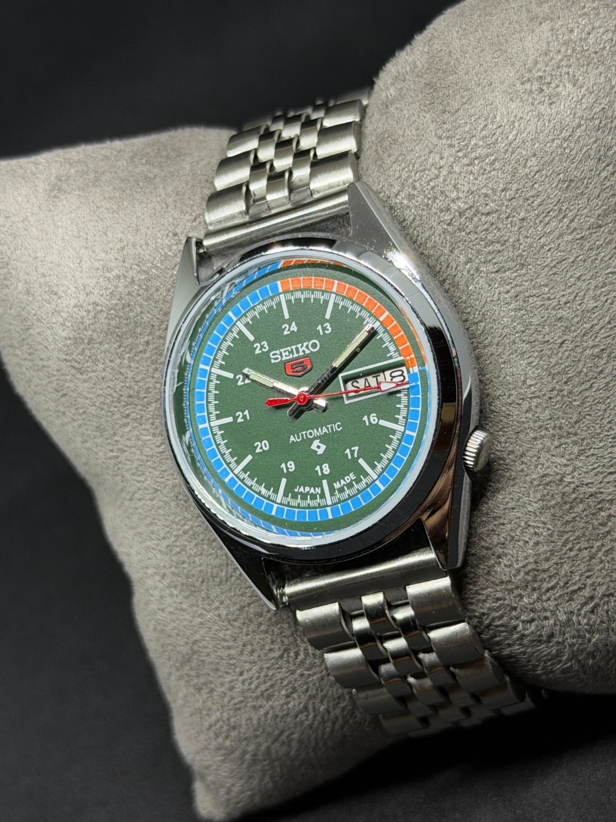 Vintage Seiko 5 Automatic Day/Date Japanese Men’s Wrist Watch