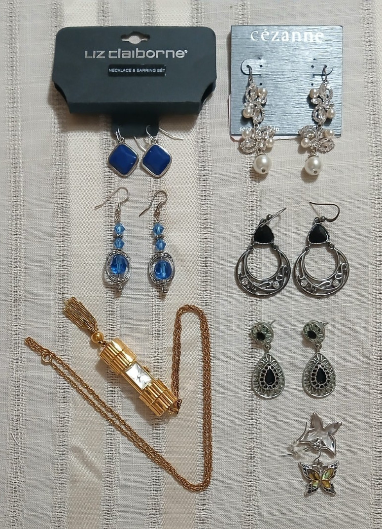BEAUTIFUL CHARTER CLUB Purple & Blue LAYERED Gold Tone NECKLACE & EARRINGS SET