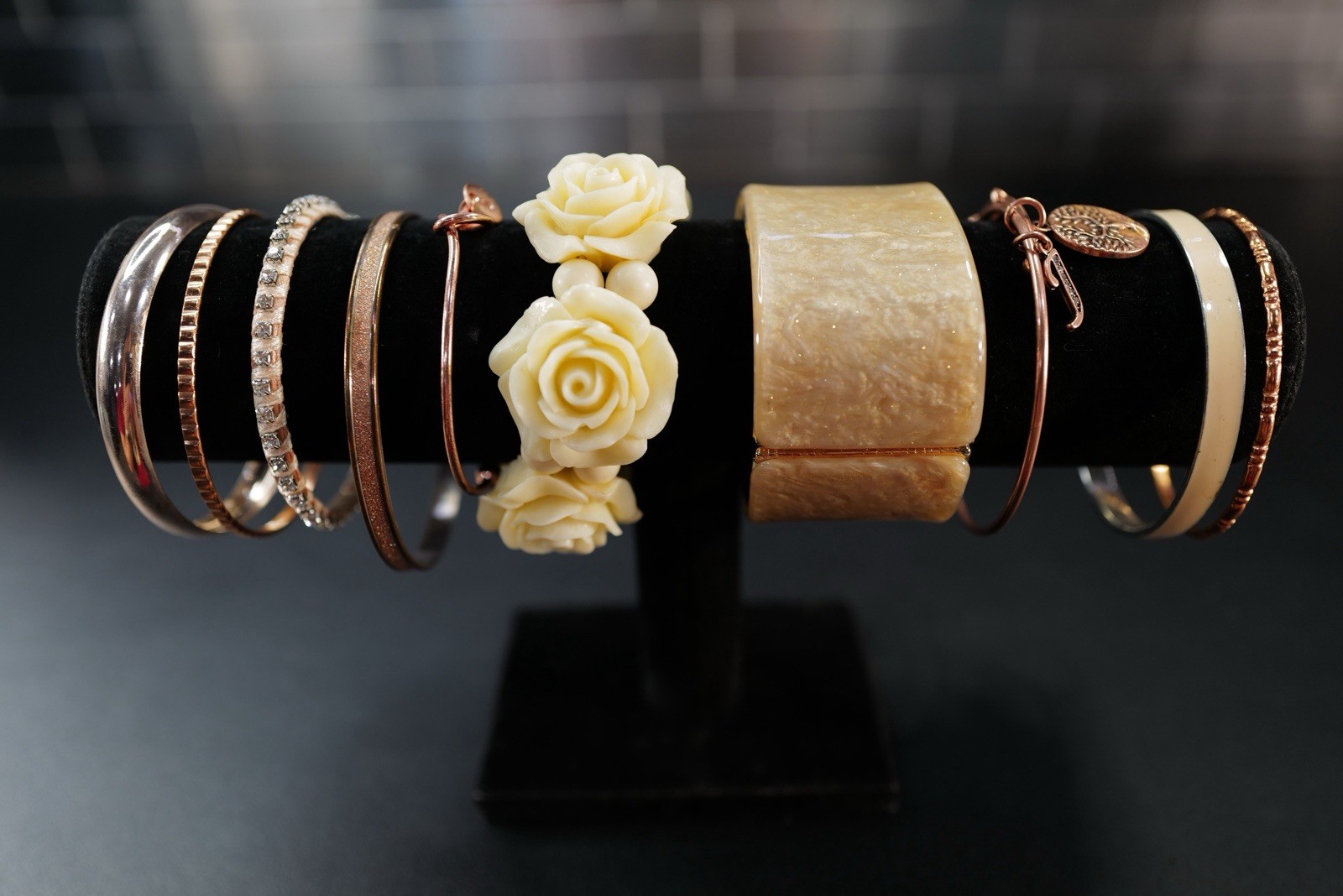 10 Pc Bracelet Rose Gold Tone, Cream White Floral Mix Styles Bangles K35