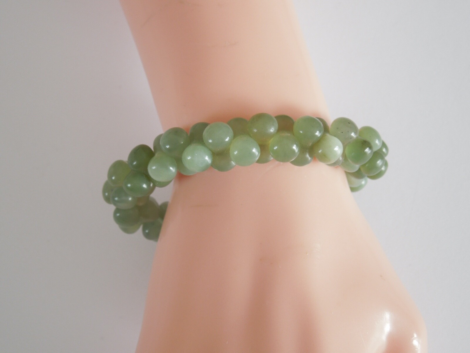 Stretchable Bracelet With Green Balls Made Of Serpentine? 1.24 Oz/Ø 1.77 In