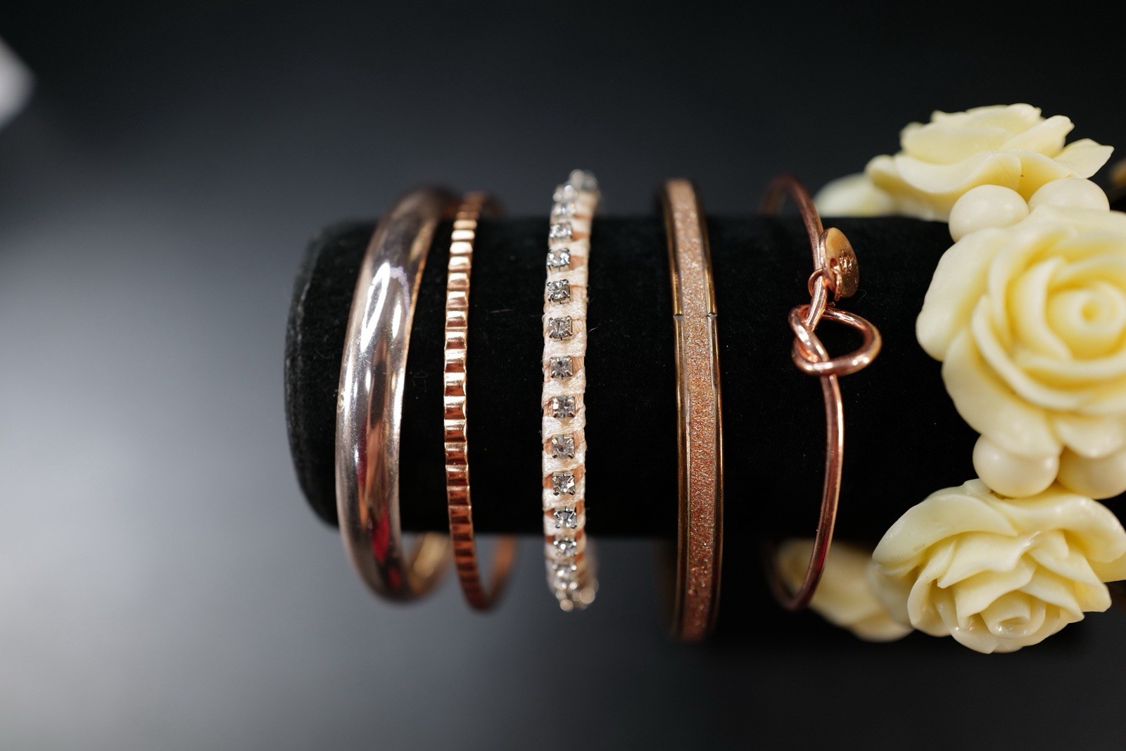 10 Pc Bracelet Rose Gold Tone, Cream White Floral Mix Styles Bangles K35