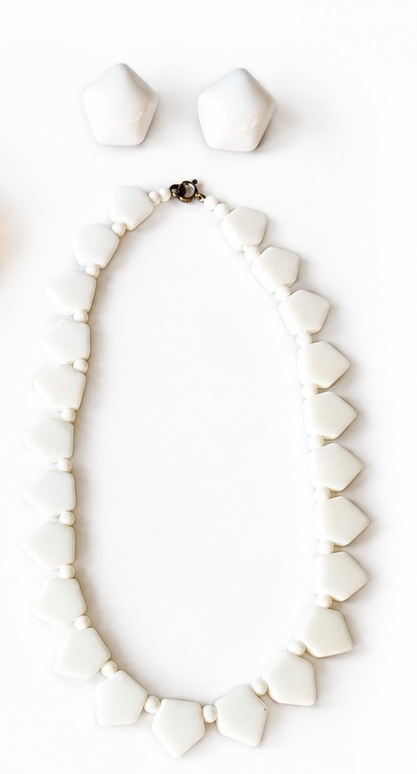 Vintage White Lucite Acrylic Necklace Earrings Set 14.5″ Mid Century Mod Jewelry