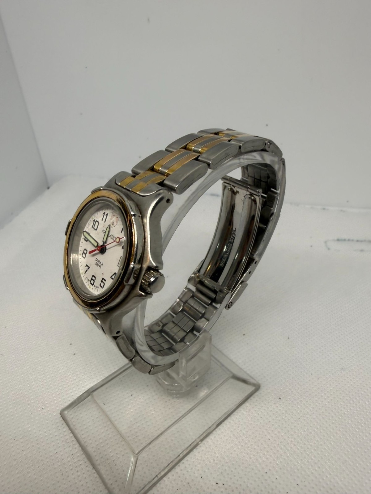 Vintage Mallard Dura 6 Two-Tone White Dial Red Second Hand Swiss Quartz Watch