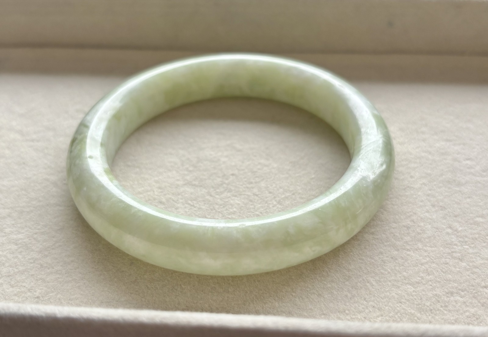 61mm Xiu Jade Women’s Bangle 100% Natural Green Bangle Jadeite