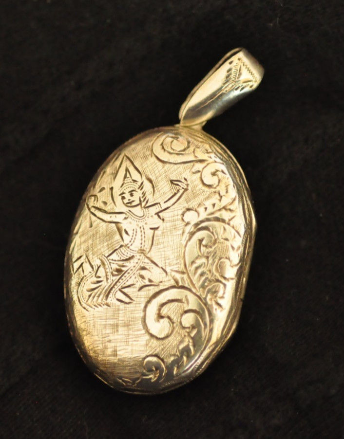 Cute Siam Sterling Silver Engraved Locket Pendant – Signed SIAM ST, 1.25″, 10g