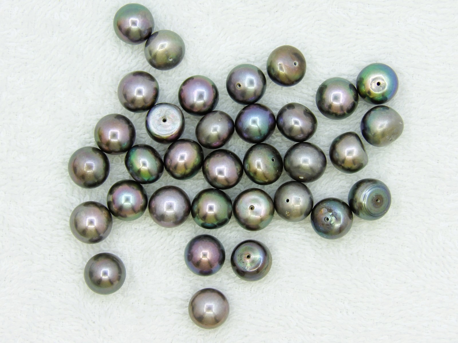 1pc. Dark Peacock Half Drilled Freshwater Button Pearl Beads 10.2-10.6mm LB-C1