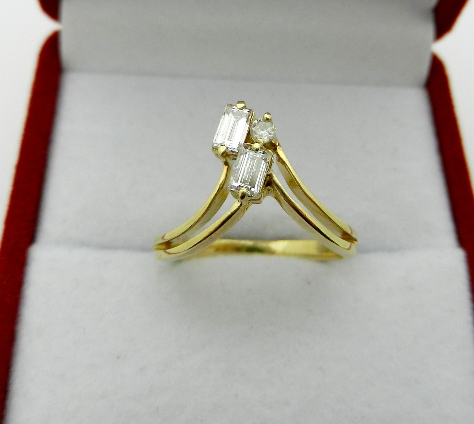 Solid 14k Gold Chevron V shape Natural Diamonds Ring size 4.75
