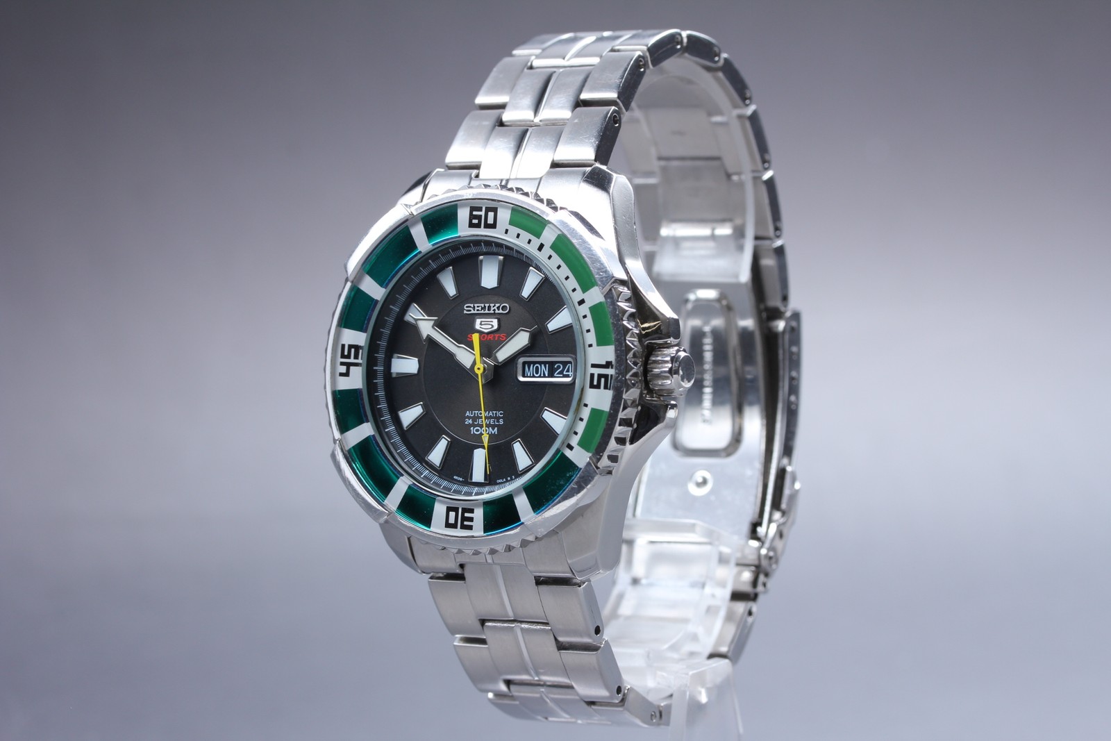 Seiko 5 Sports 4R36-00S0 Green Black Dial Day Date Automatic Watch From JAPAN